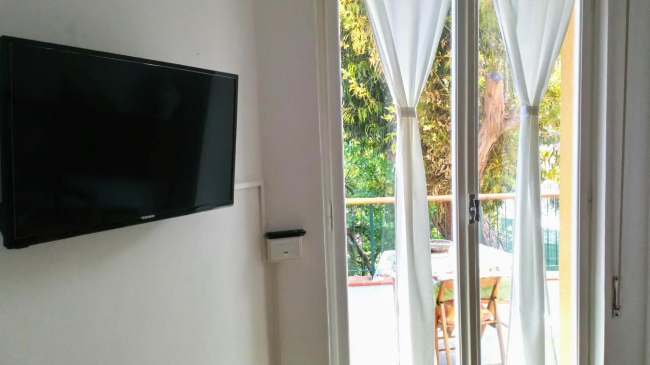 Casa Di Claude Con Posto Auto Apartment Finale Ligure Exterior foto