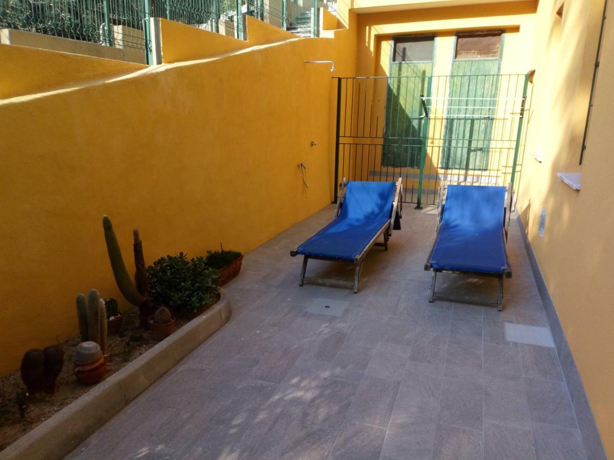 Casa Di Claude Con Posto Auto Apartment Finale Ligure Exterior foto