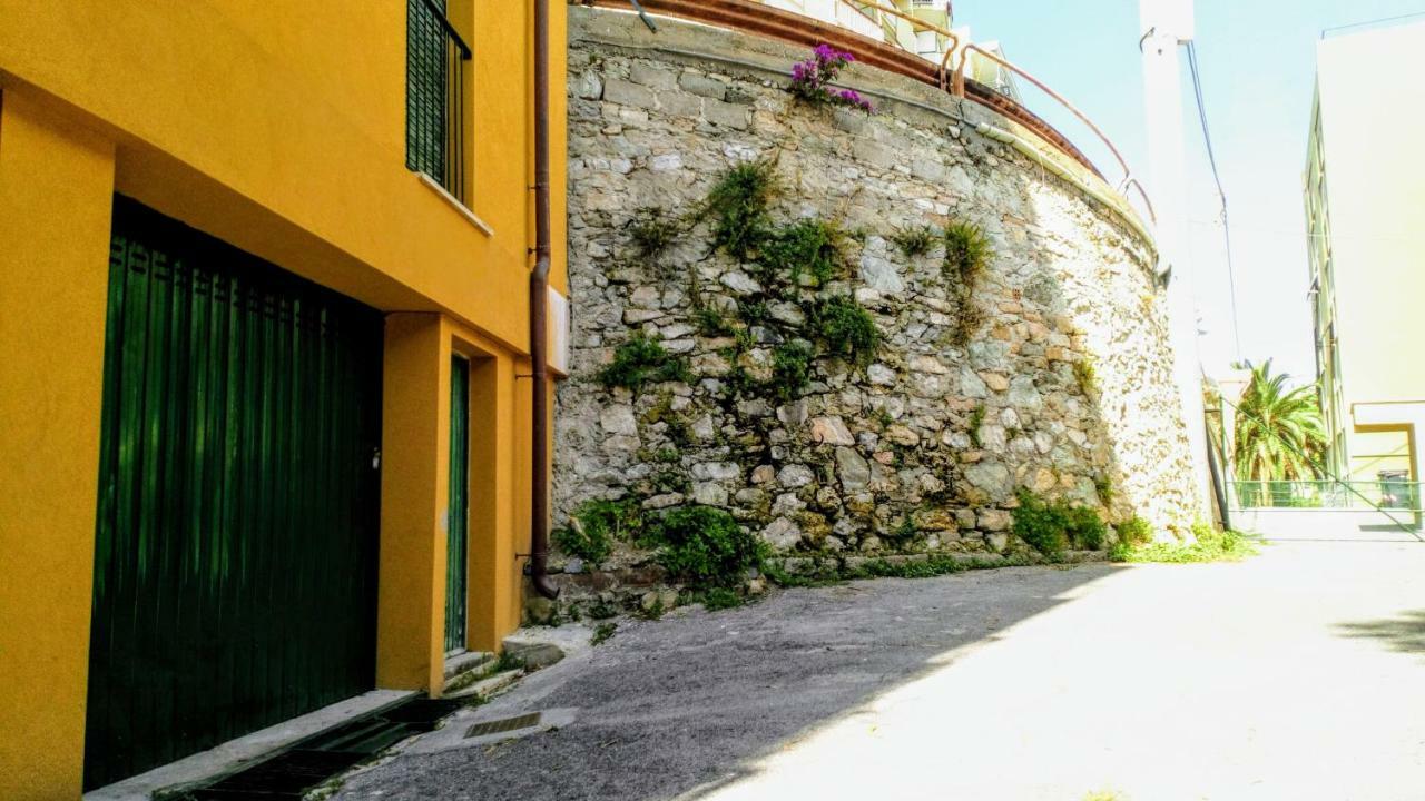 Casa Di Claude Con Posto Auto Apartment Finale Ligure Exterior foto